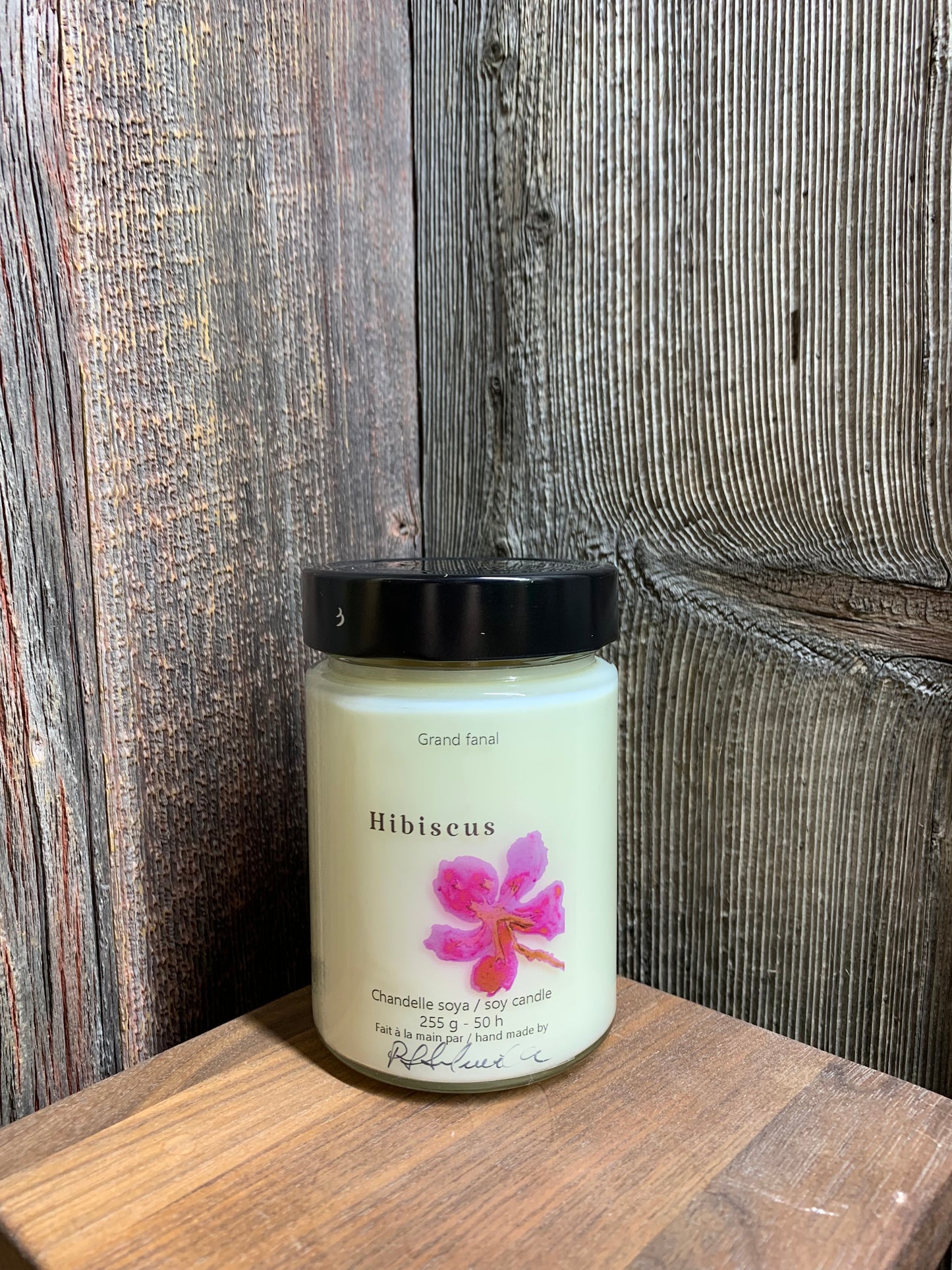 Hibiscus candle